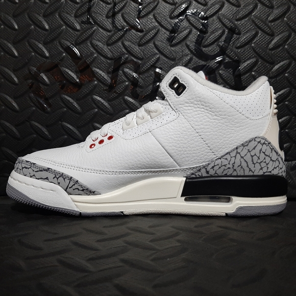 Jordan 3 Retro White Cement Reimagined (GS) DM0967-100 size 6.5y - Picture 2 of 8